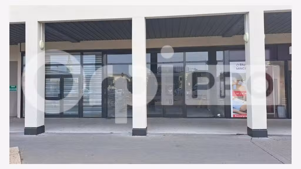 A louer boutique de 125m² à Carrefour Montluçon