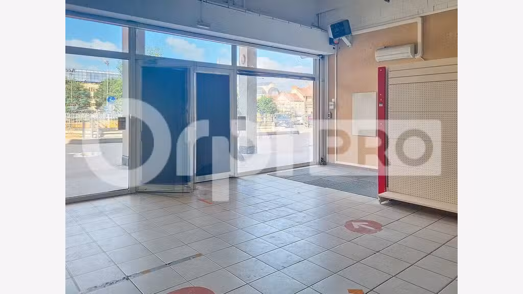 Local commercial de 130m² à louer à Montluçon