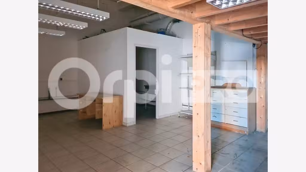 Local commercial de 130m² à louer à Montluçon