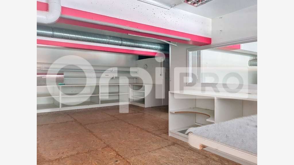 Local commercial de 130m² à louer à Montluçon