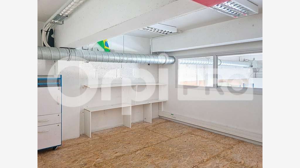 Local commercial de 130m² à louer à Montluçon