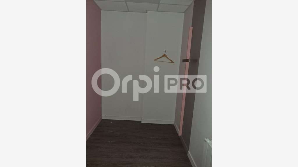 Local commercial 111m² à louer en ccial Montluçon