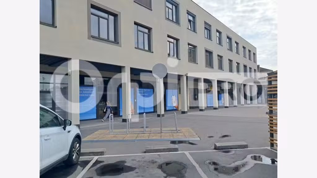 Local commercial 111m² à louer en ccial Montluçon