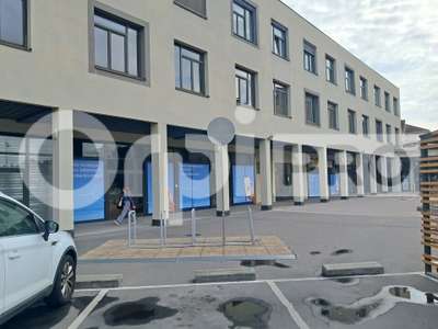 Local commercial 111m² à louer en ccial Montluçon