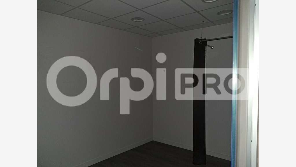 Local commercial 111m² à louer en ccial Montluçon