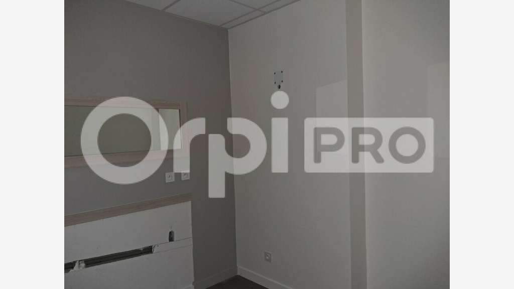 Local commercial 111m² à louer en ccial Montluçon