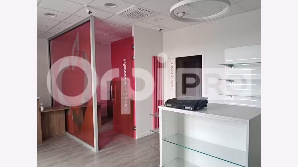 Local commercial 111m² à louer en ccial Montluçon