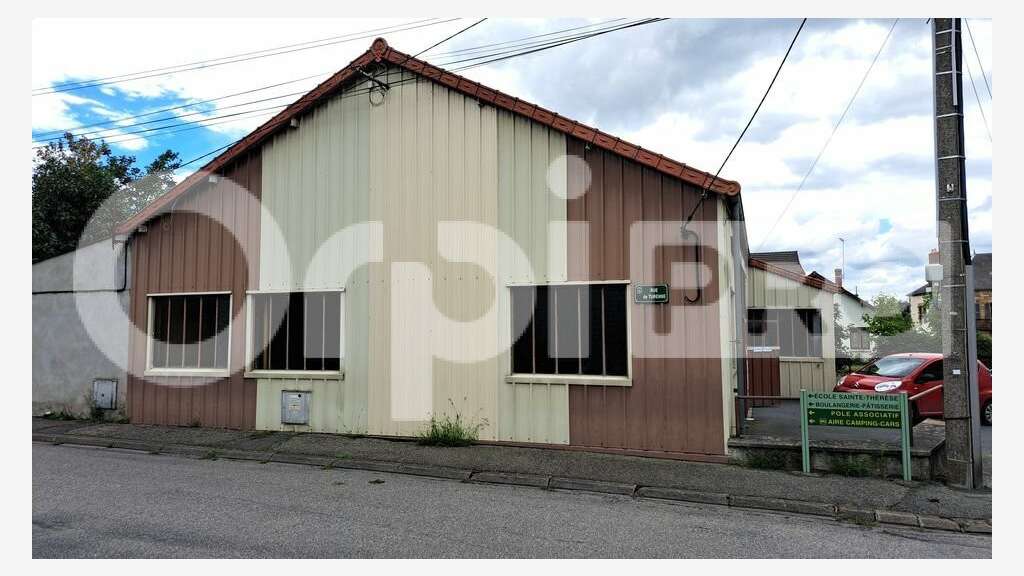 Local industriel de 300m² à louer à Montmarault
