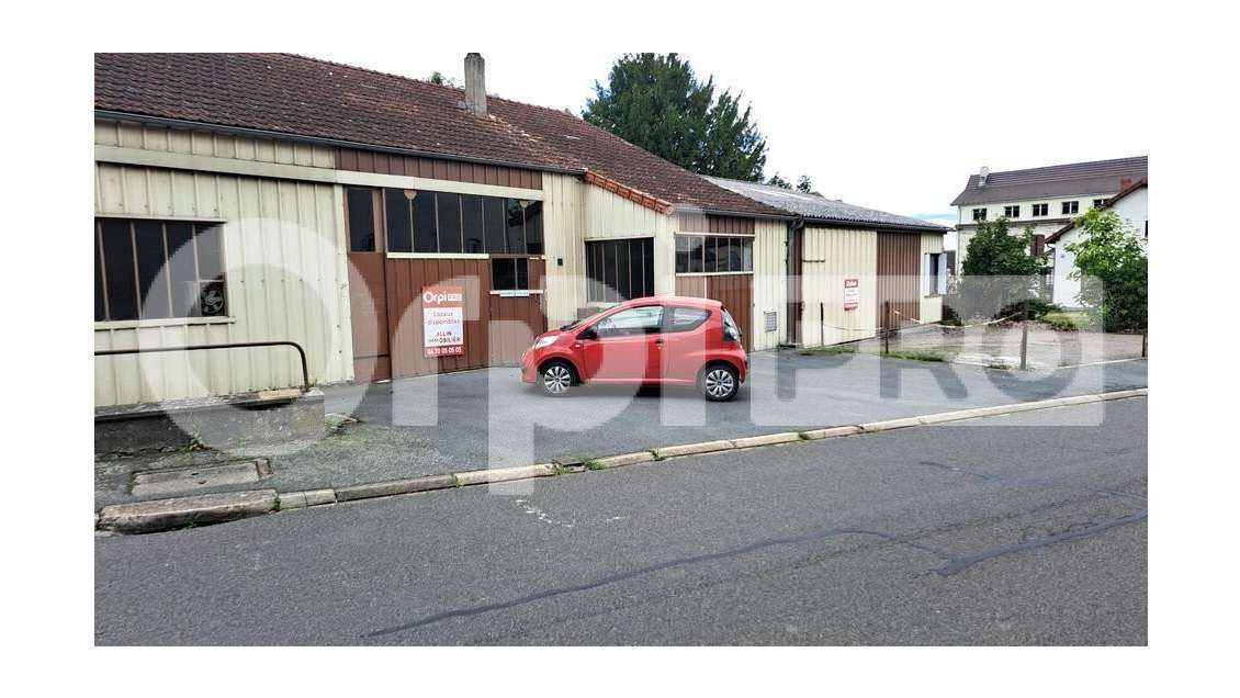 Local industriel de 300m² à louer à Montmarault