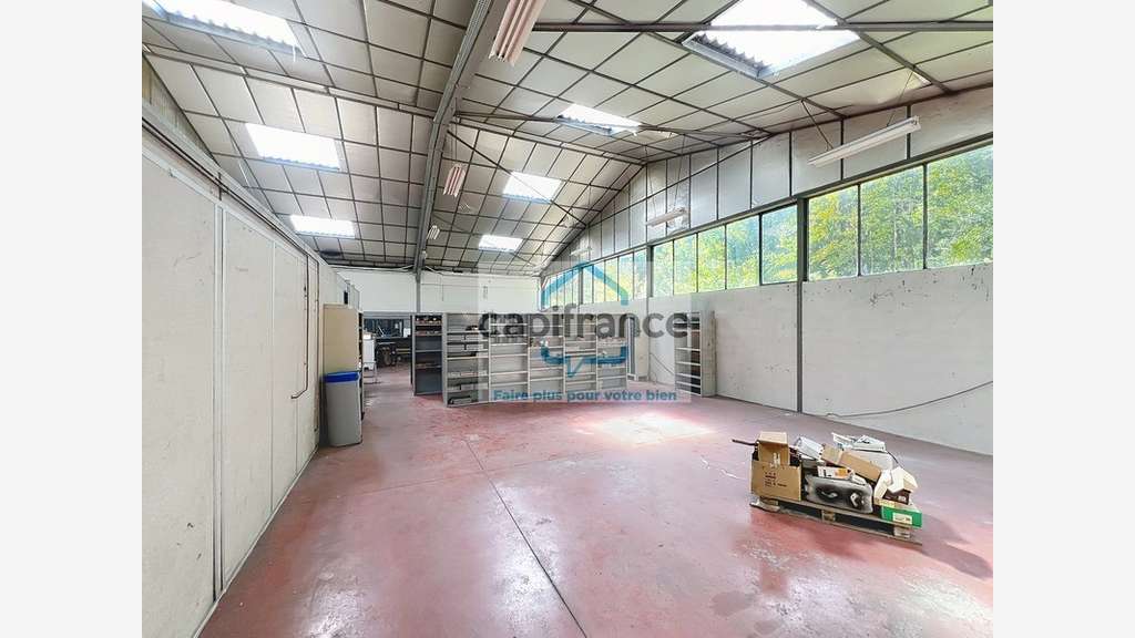 Local 2063m² à louer axe très passant à Montmélian