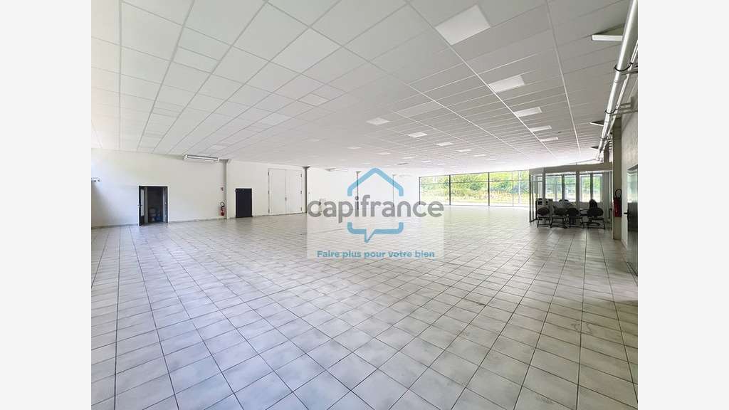 Local 2063m² à louer axe très passant à Montmélian