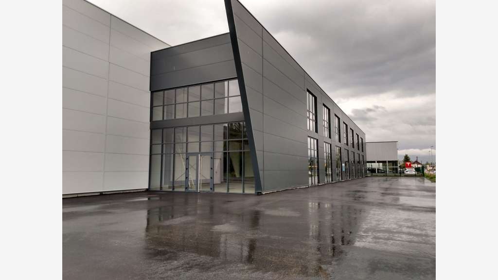 Local commercial 576m² à louer proche Montmelian