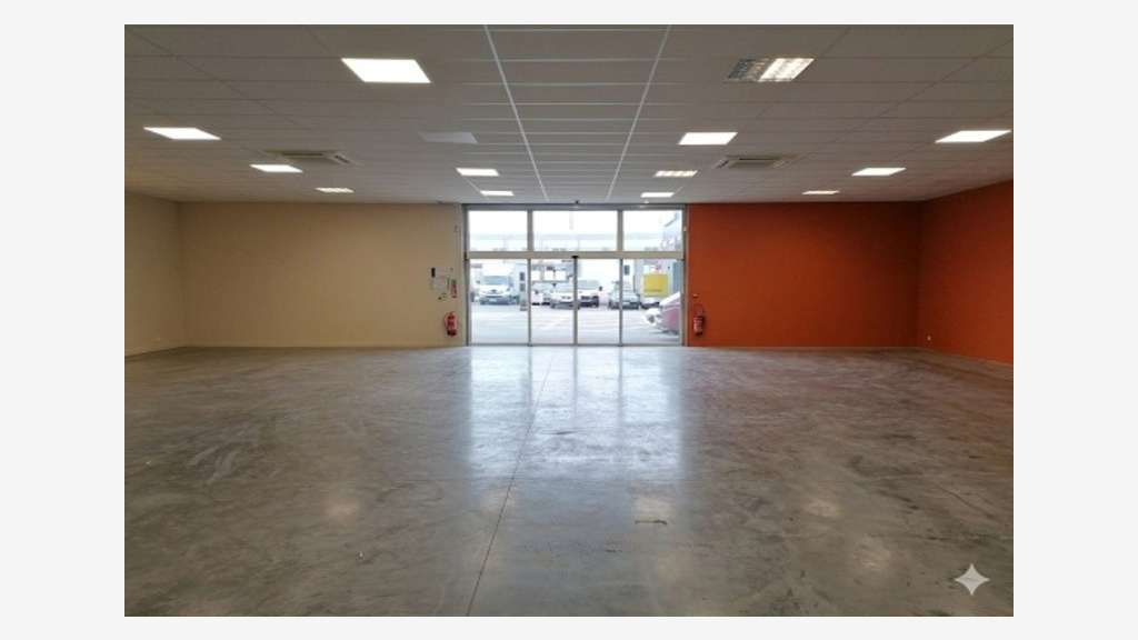 Local commercial 260m² à louer à Lattes