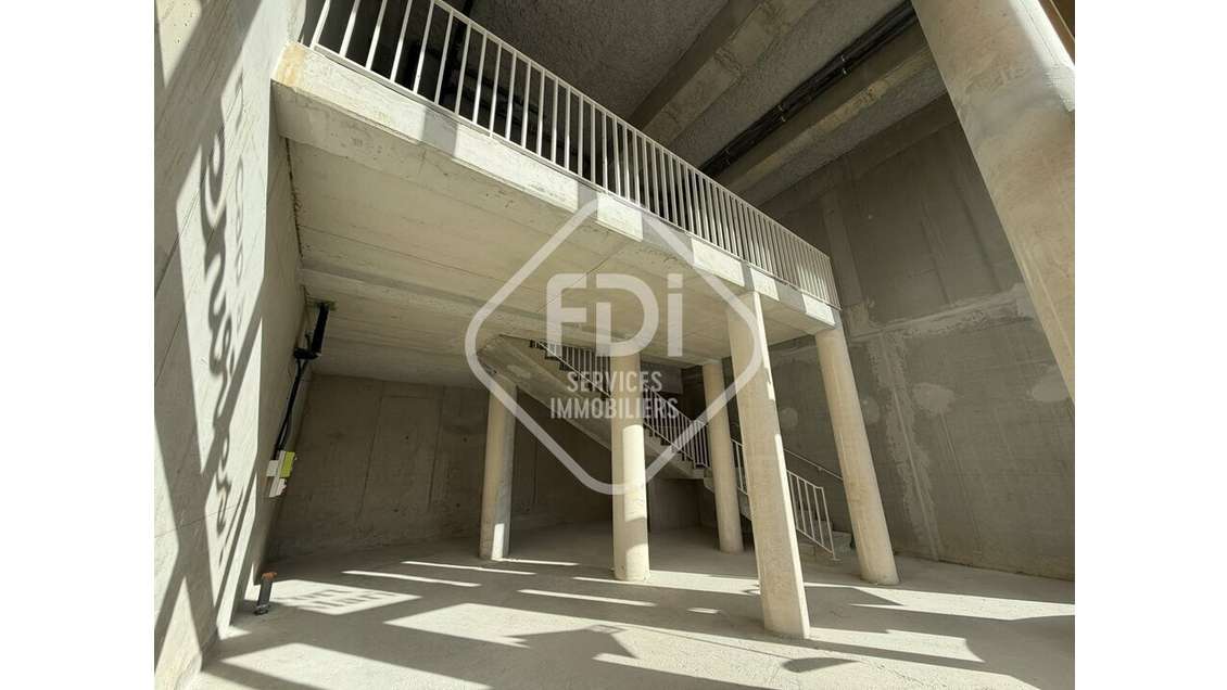 Local cial 98m² à louer Montpellier Port Marianne