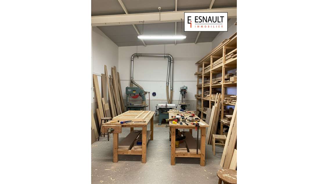 Local commerce 180m² à louer à Montpellier Ovalie