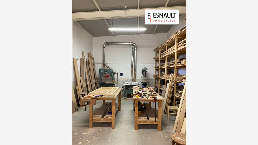Local commerce 180m² à louer à Montpellier Ovalie
