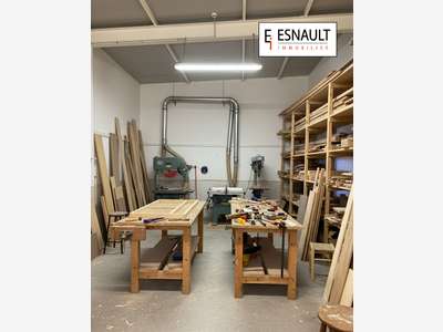 Local commerce 180m² à louer à Montpellier Ovalie