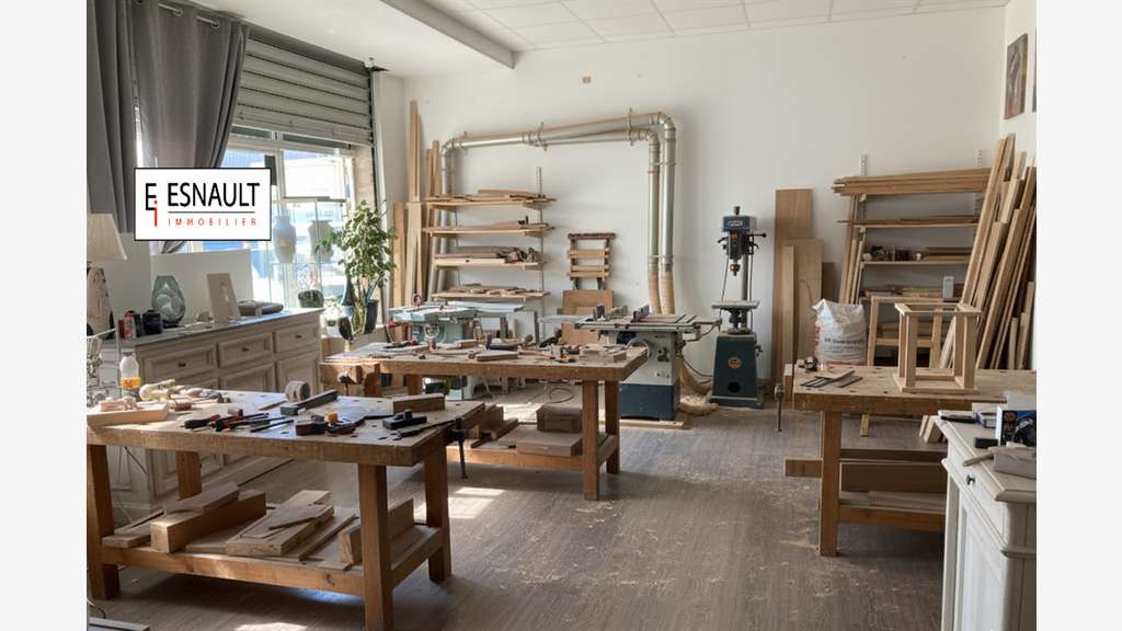 Local commerce 180m² à louer à Montpellier Ovalie
