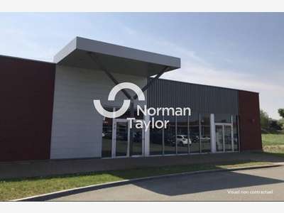 Local commercial 720m² à louer au Crès 