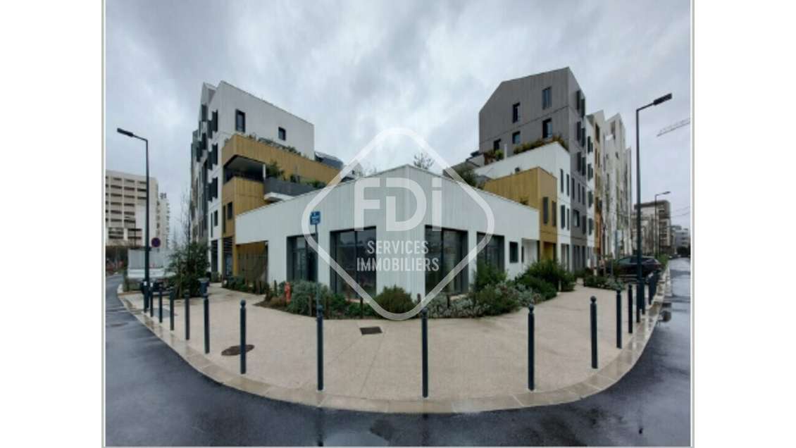Local cial 127m² à louer Montpellier Port Marianne