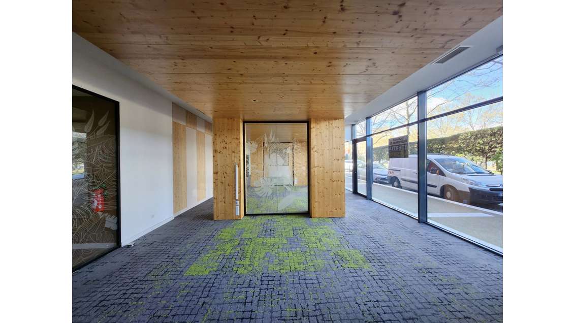 Location local commercial - 171m² - Port Marianne