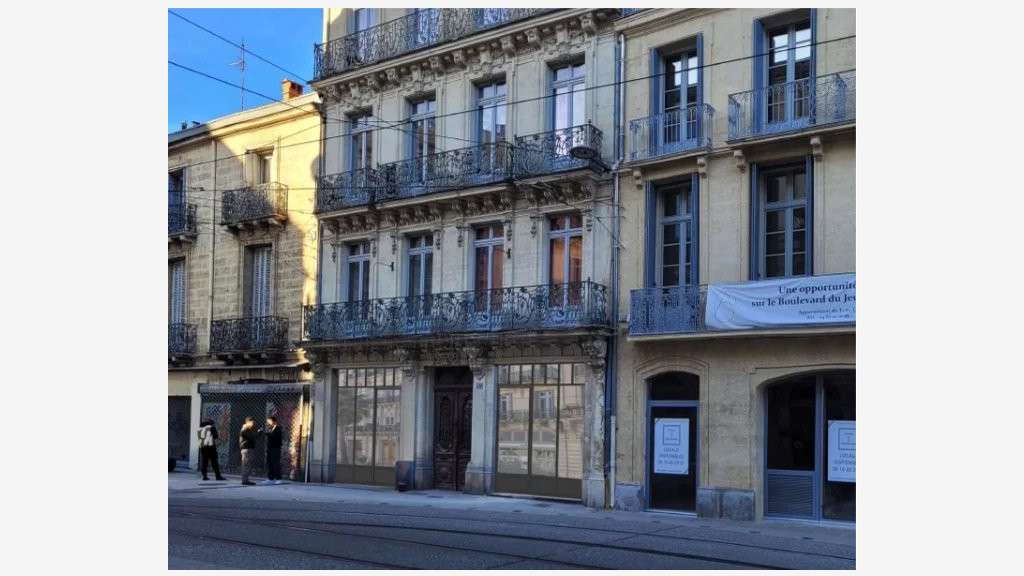A louer local 134m² Écusson Boulevard Jeu de Paume