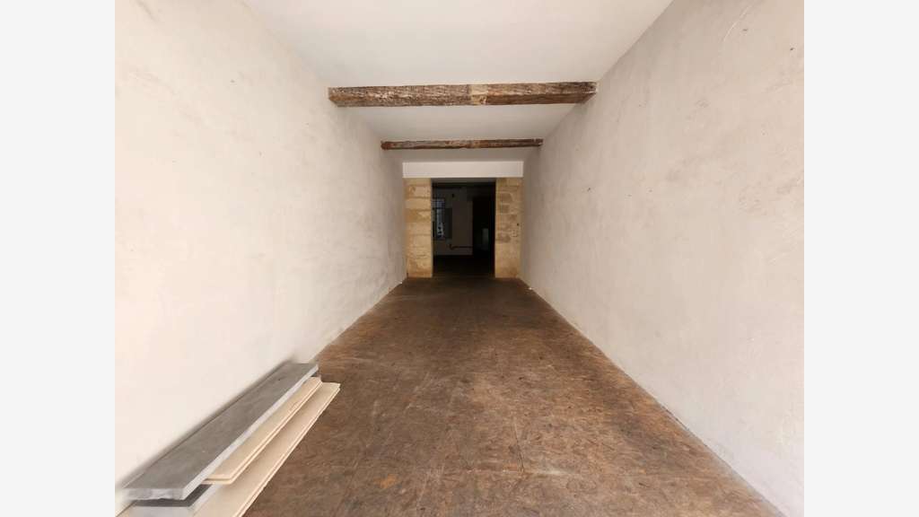 A louer local 134m² Écusson Boulevard Jeu de Paume
