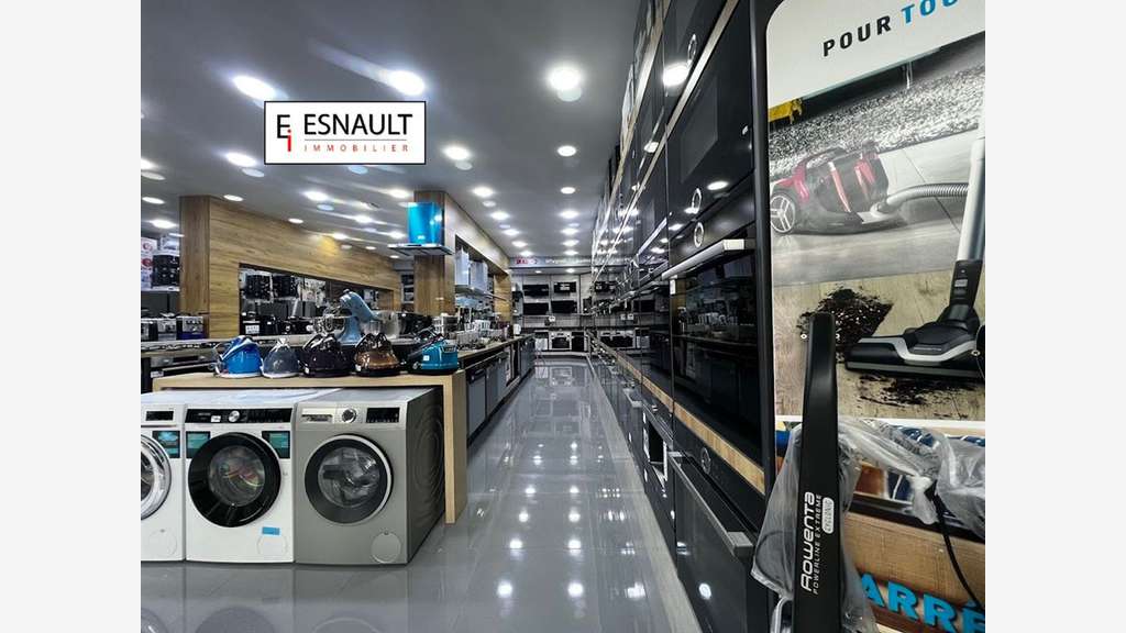 Loue commerce 260m² grand linéaire Montpellier Est