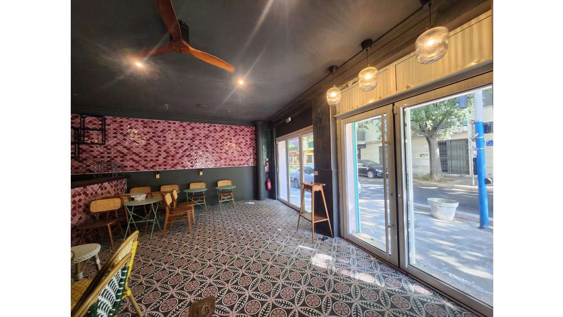 Local commercial - angle de rue - restaurant clefs