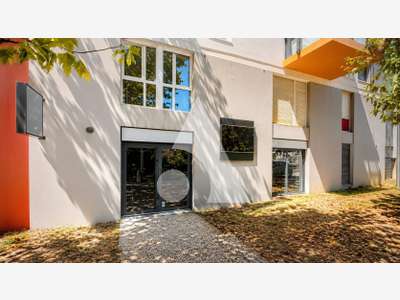 Loue local commercial de 73m² à Montpellier Ovalie