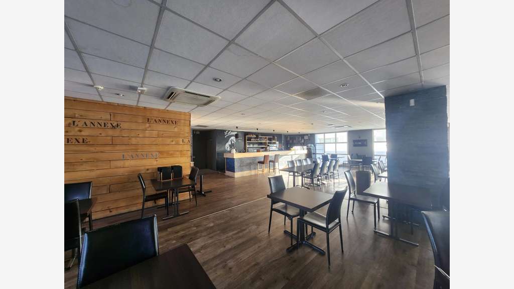 RESTAURANT CLEFS EN MAIN 420 M² + 100M²DE TERRASSE