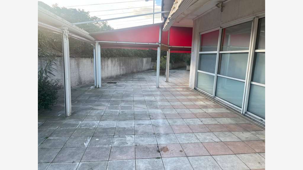 RESTAURANT CLEFS EN MAIN 420 M² + 100M²DE TERRASSE