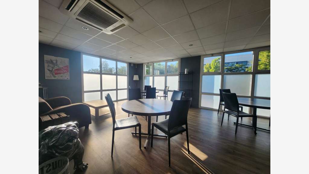 RESTAURANT CLEFS EN MAIN 420 M² + 100M²DE TERRASSE
