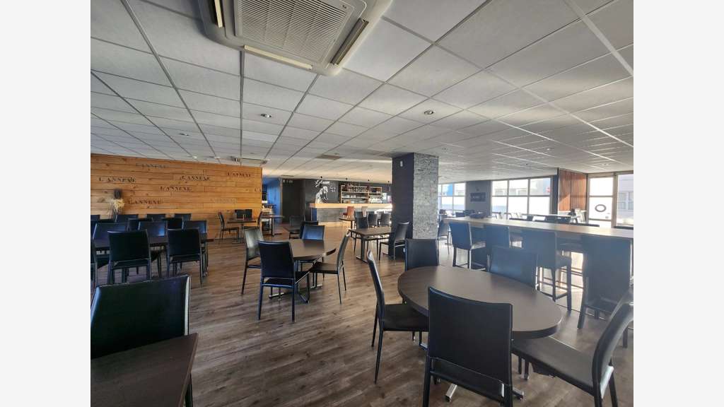RESTAURANT CLEFS EN MAIN 420 M² + 100M²DE TERRASSE