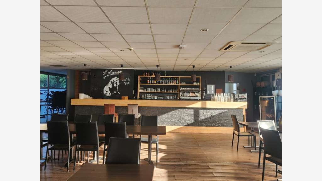 RESTAURANT CLEFS EN MAIN 420 M² + 100M²DE TERRASSE