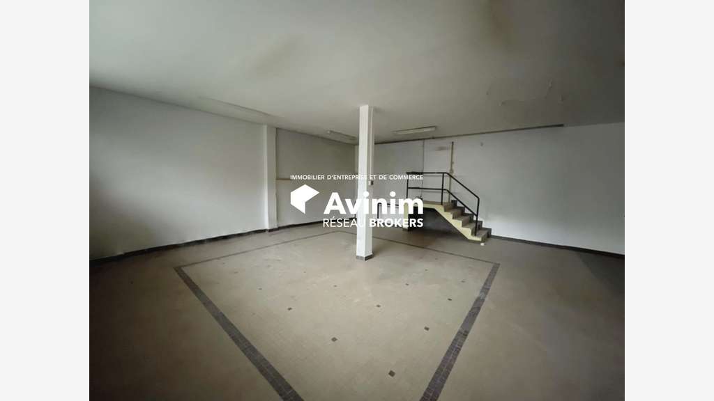A LOUER - LOCAL COMMERCIAL 170M2 à MONTREUIL