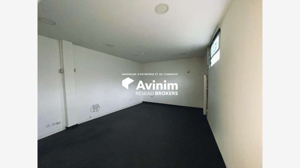 A LOUER - LOCAL COMMERCIAL 170M2 à MONTREUIL
