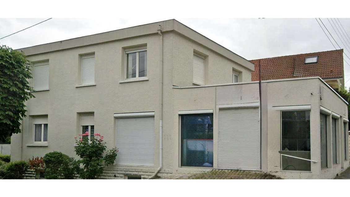 Location local 110m²  axe très passant à Morangis