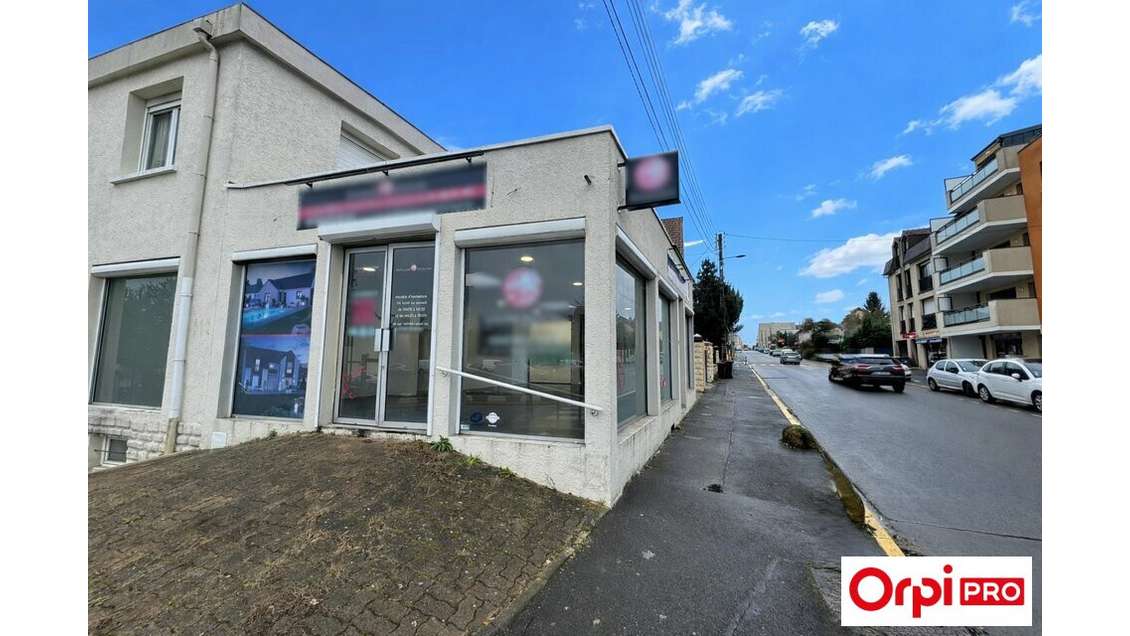 Local commercial 105m² à louer à Morangis