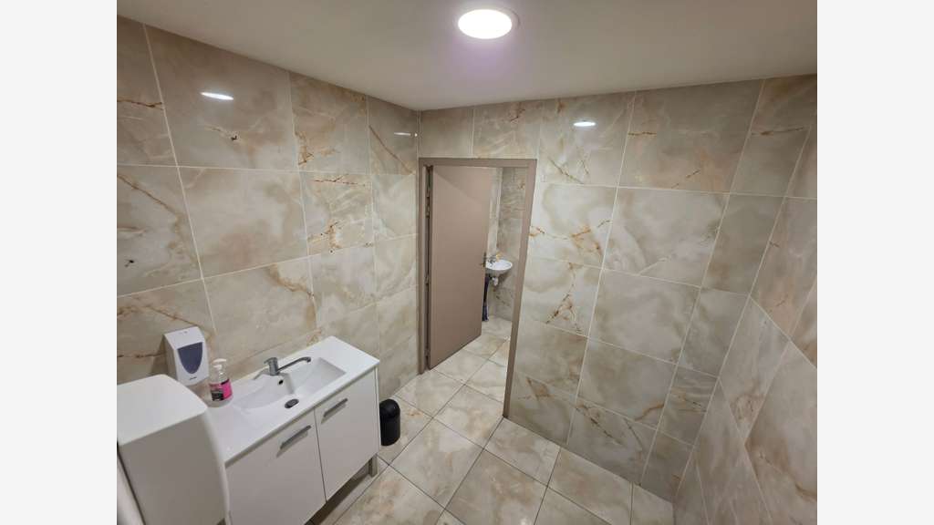 Local commercial de 110 m² MORIÈRES-LÈS-AVIGNON