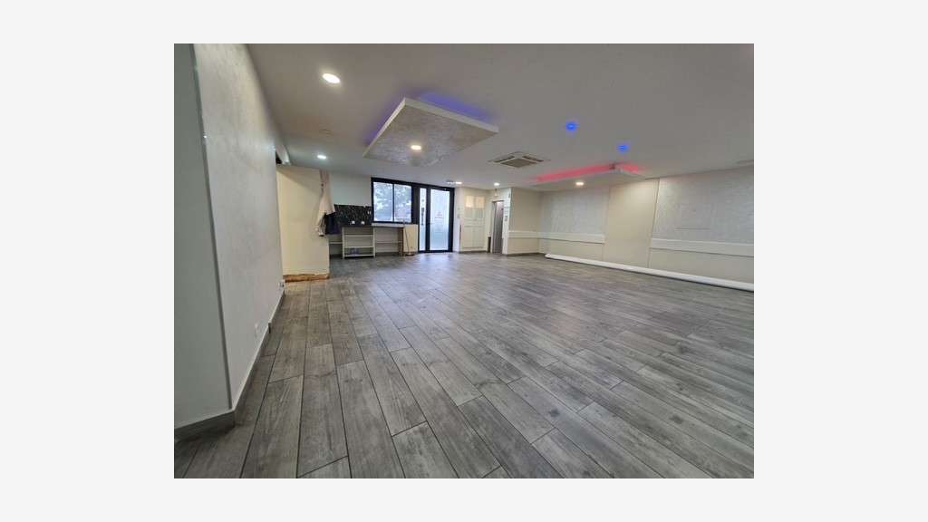 Local commercial de 110 m² MORIÈRES-LÈS-AVIGNON
