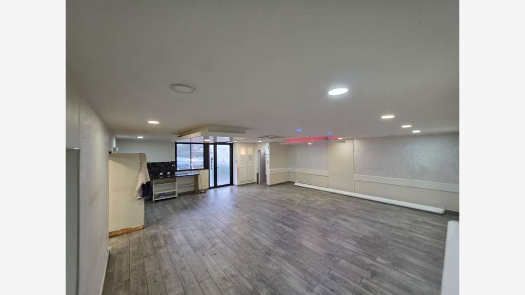 Local commercial de 110 m² MORIÈRES-LÈS-AVIGNON
