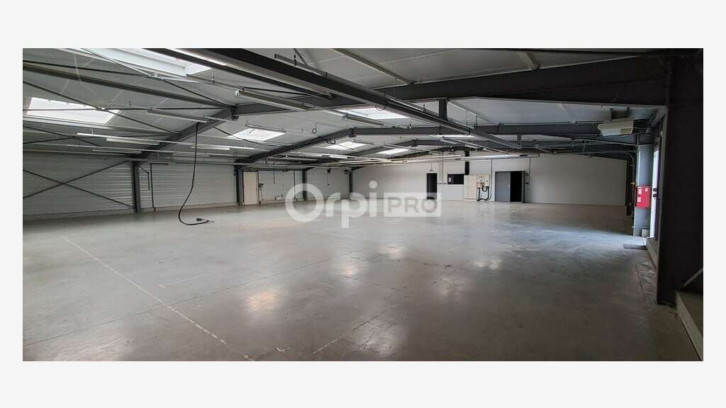 A louer local récent 750m² RT2012 Morlaàs Berlanne