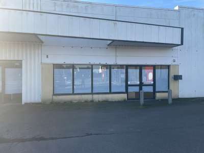 A louer local commercial 800m² Plourin les Morlaix