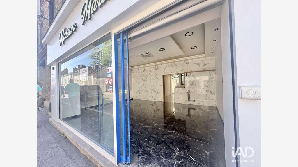 A louer local commercial avec vitrine à Mormant