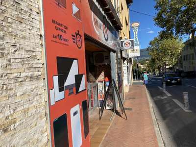 MOUANS-SARTOUX : LOCAL A LOUER : 65M² DE PLAIN-P