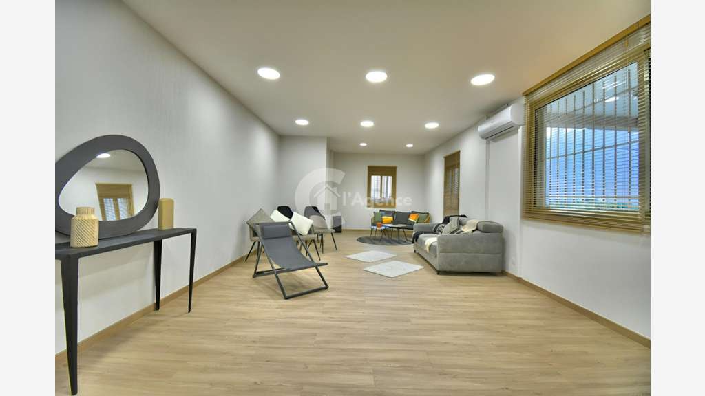 Local commercial de 48m² à louer à Mougins