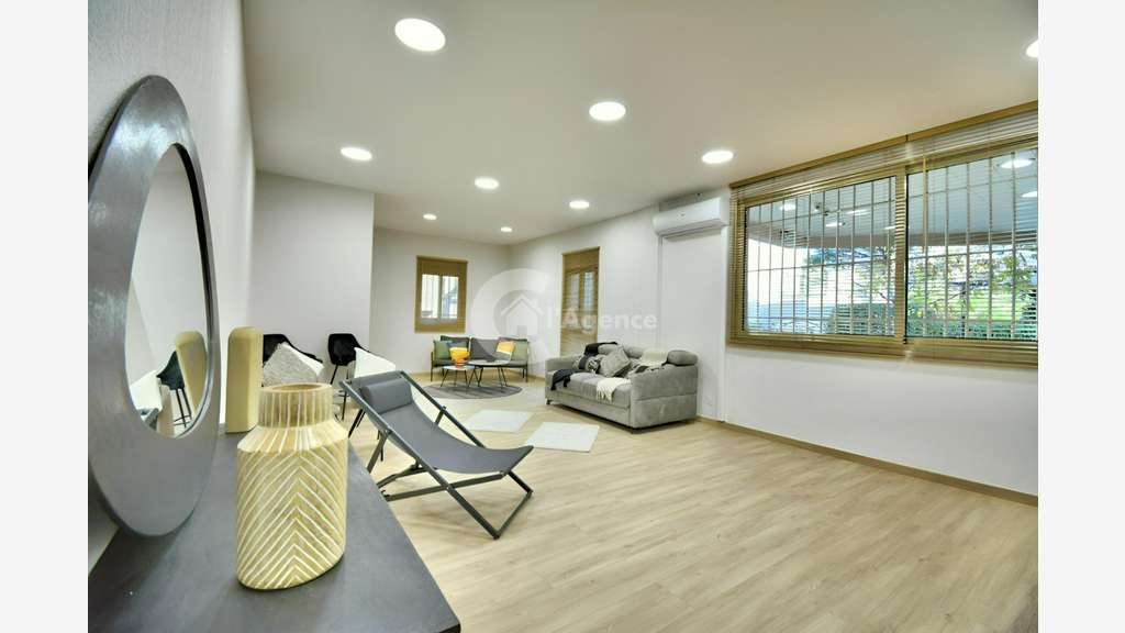 Local commercial de 48m² à louer à Mougins