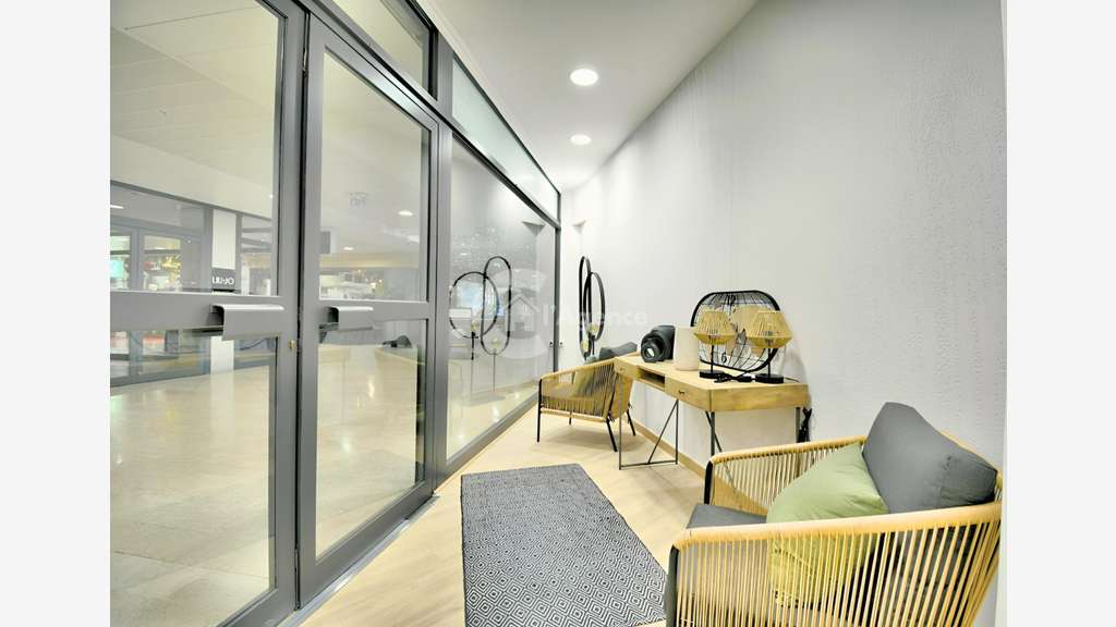 Local commercial de 48m² à louer à Mougins