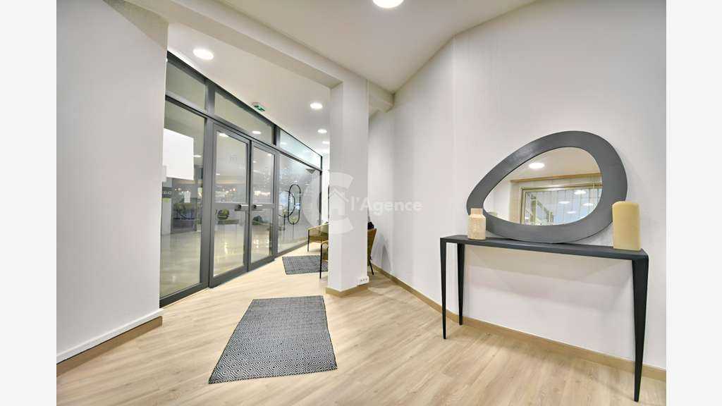 Local commercial de 48m² à louer à Mougins